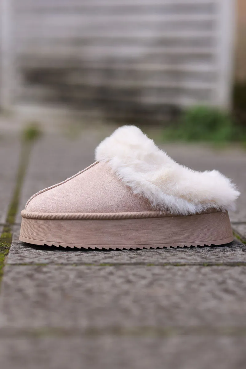 Chaussons beige fourrés écru avec semelle plateforme