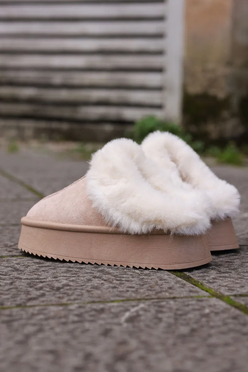 Chaussons beige fourrés écru avec semelle plateforme